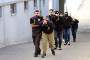 adanada otomobil dolandiriciligi operasyonu 6 supheli tutuklandi 21zFBrY1.jpg